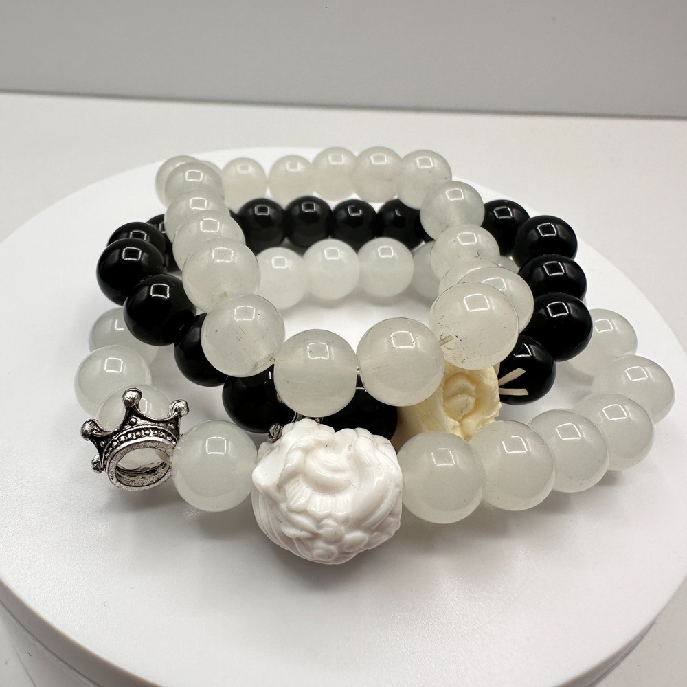 Vintage 90s Black White Beaded Bracelet Set with Crown Floral Charm